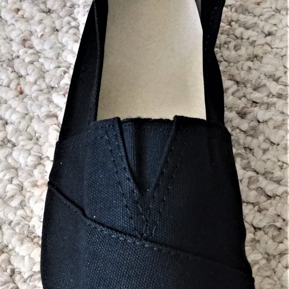 Brand New Alpargatas, TOMS-Style canvas slip-ons - Picture 2 of 2